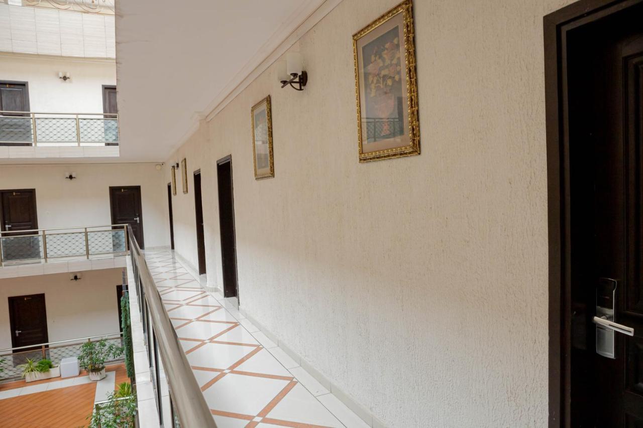 Hotel Hibiscus Louis ลิเบรอวิลล์ ภายนอก รูปภาพ