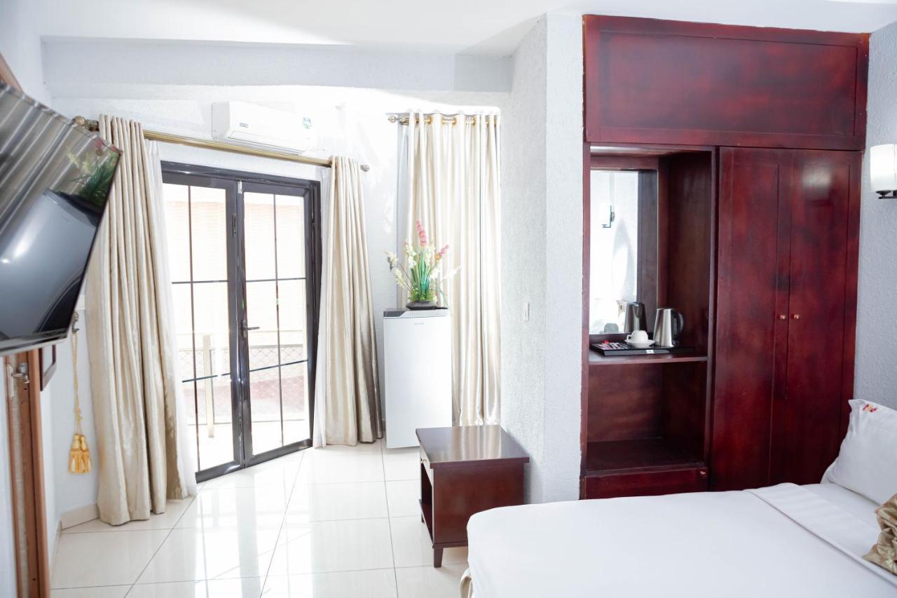 Hotel Hibiscus Louis ลิเบรอวิลล์ ภายนอก รูปภาพ