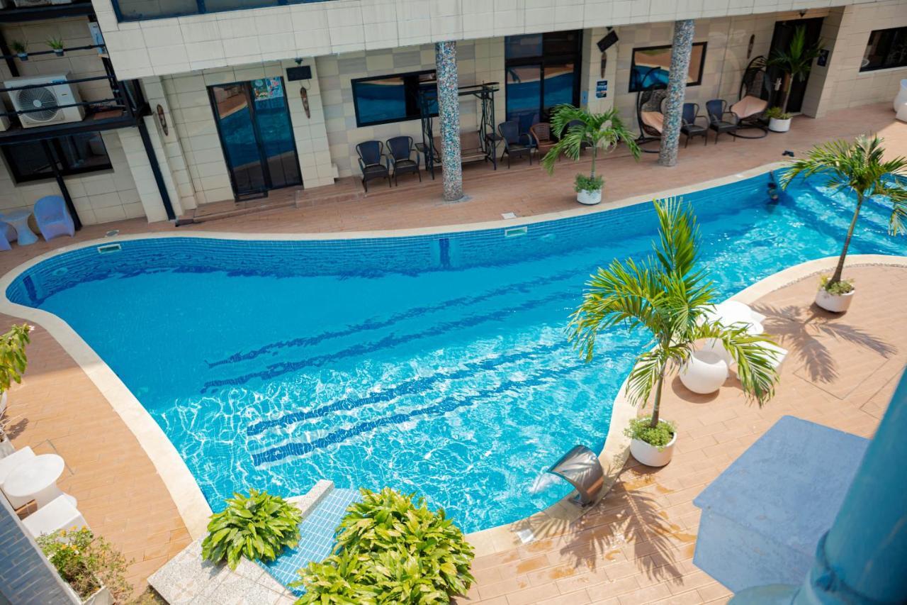 Hotel Hibiscus Louis ลิเบรอวิลล์ ภายนอก รูปภาพ