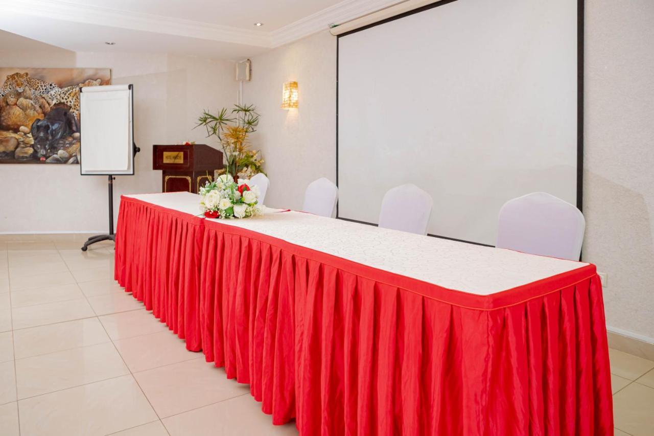 Hotel Hibiscus Louis ลิเบรอวิลล์ ภายนอก รูปภาพ