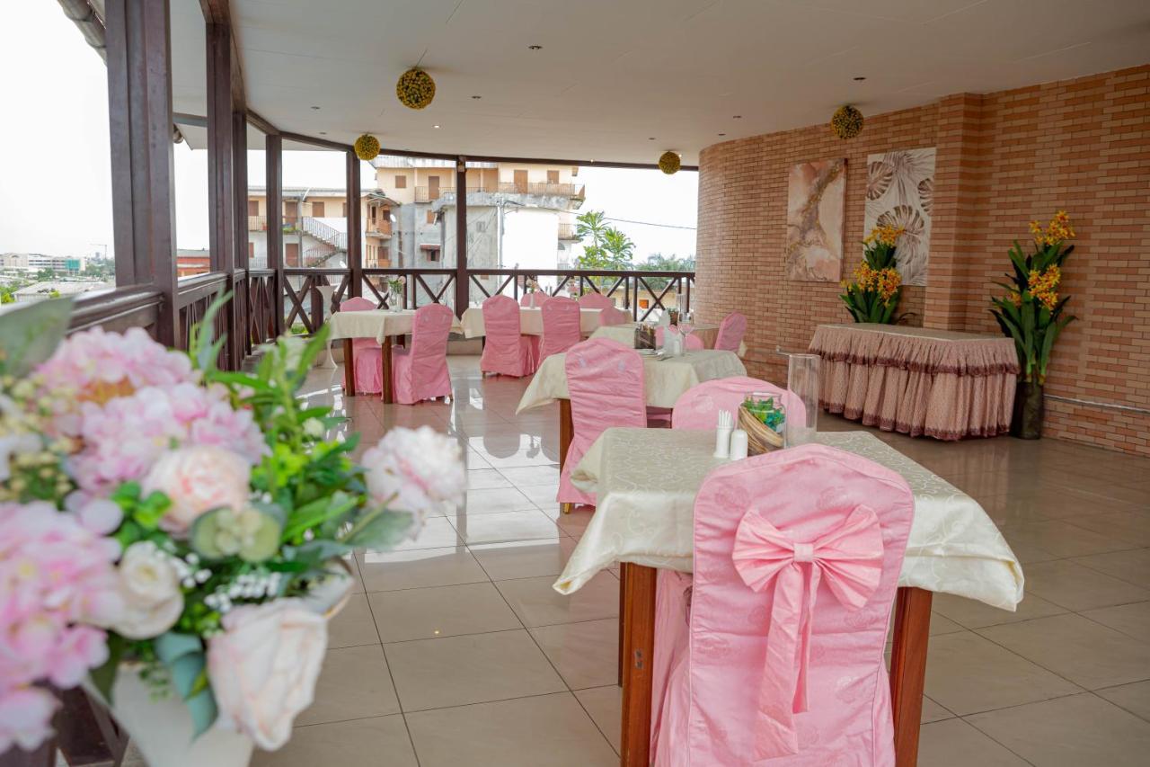 Hotel Hibiscus Louis ลิเบรอวิลล์ ภายนอก รูปภาพ