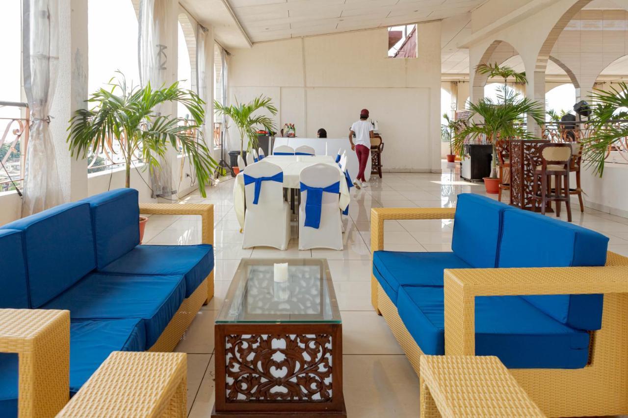 Hotel Hibiscus Louis ลิเบรอวิลล์ ภายนอก รูปภาพ