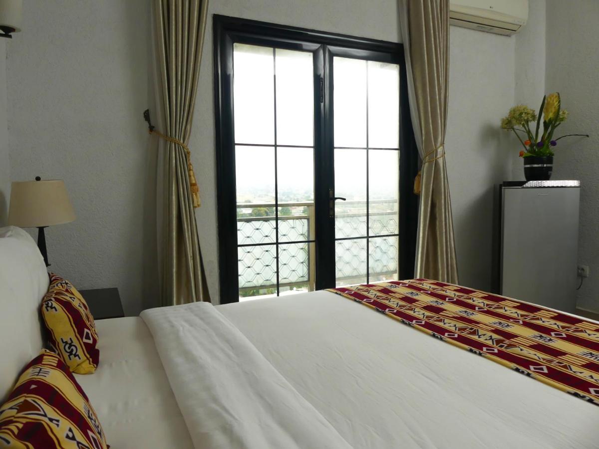 Hotel Hibiscus Louis ลิเบรอวิลล์ ภายนอก รูปภาพ