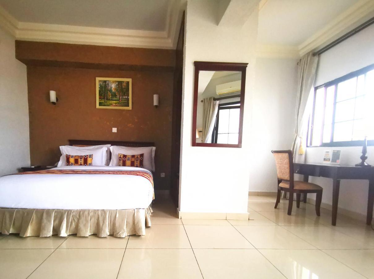 Hotel Hibiscus Louis ลิเบรอวิลล์ ภายนอก รูปภาพ